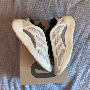 Yeezy 700 v3 “Azael”
